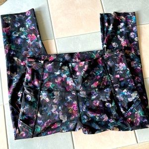 Size 8 Lululemon Capri Tights flower pattern, as new